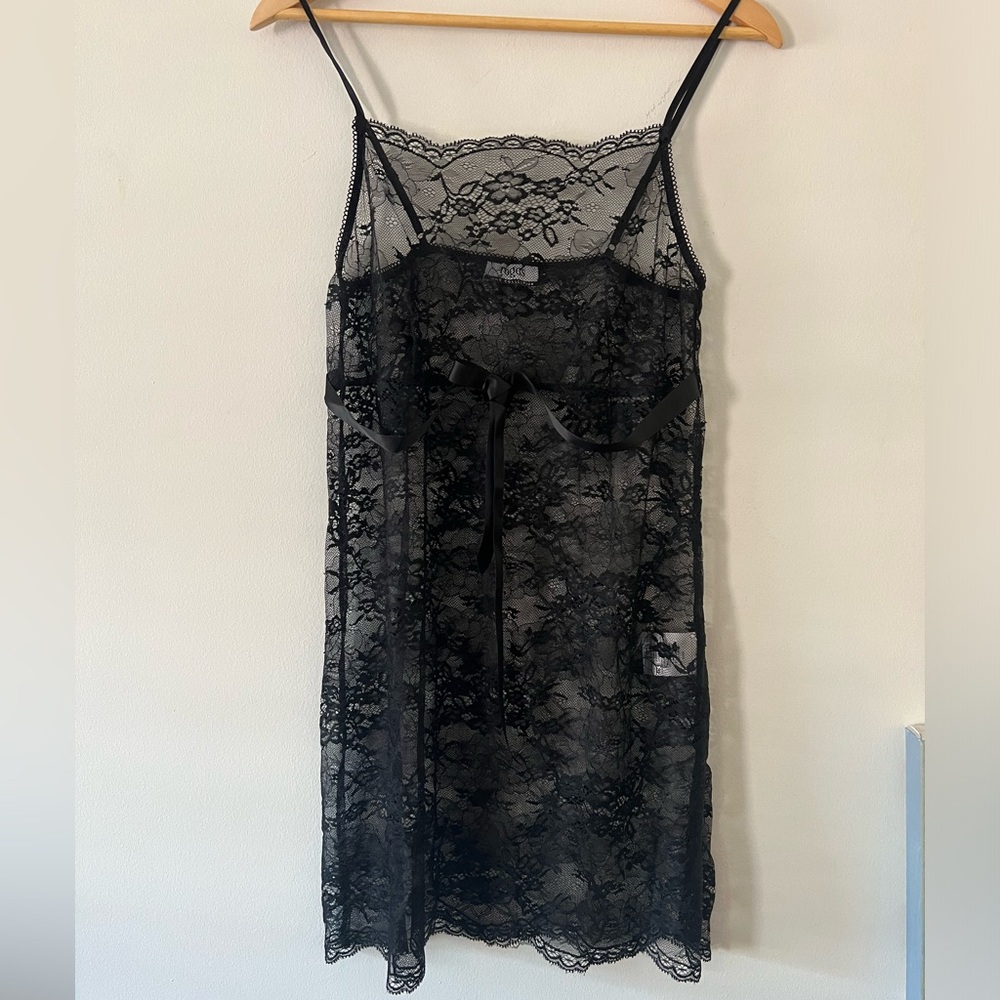 Togas exquisite European black lace slip with empire waist ribbon tie
